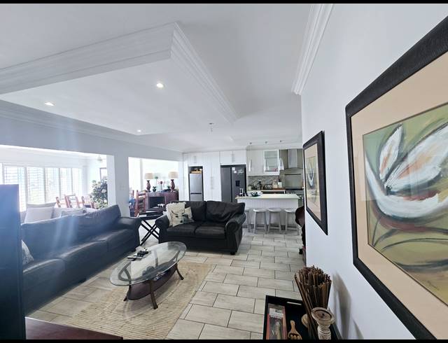 3 BEDROOM APARTMENT TO LET IN BALLITO CENTRAL